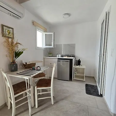 Twins By Mina * Ornos (Mykonos)